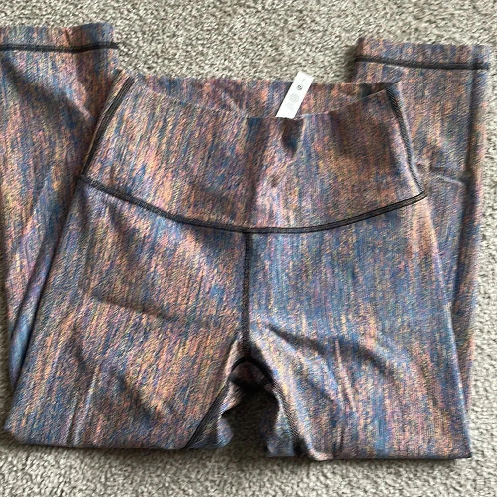 Lululemon - Picture 3 of 3